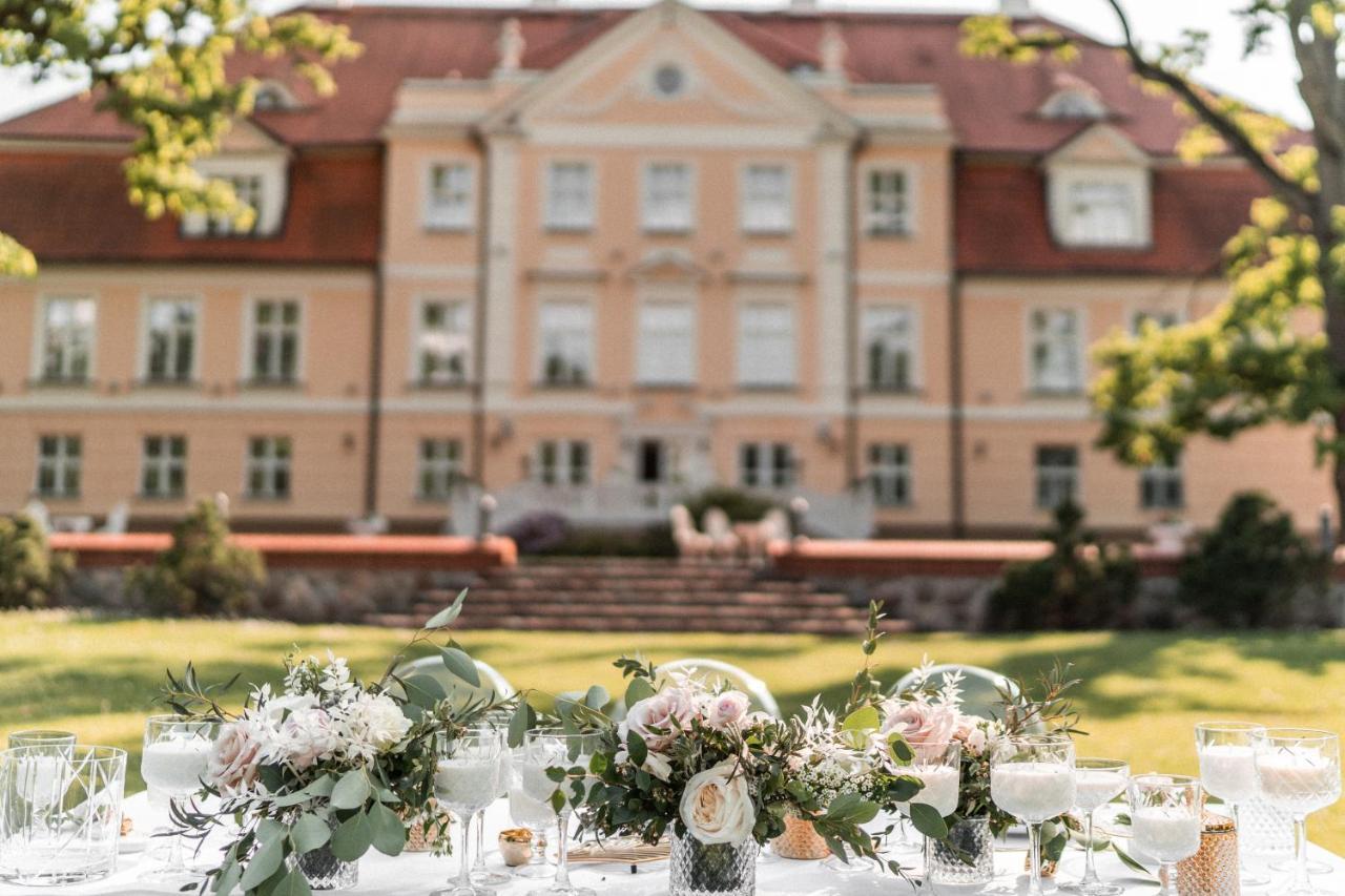 Malpils Manor Hotell Exteriör bild